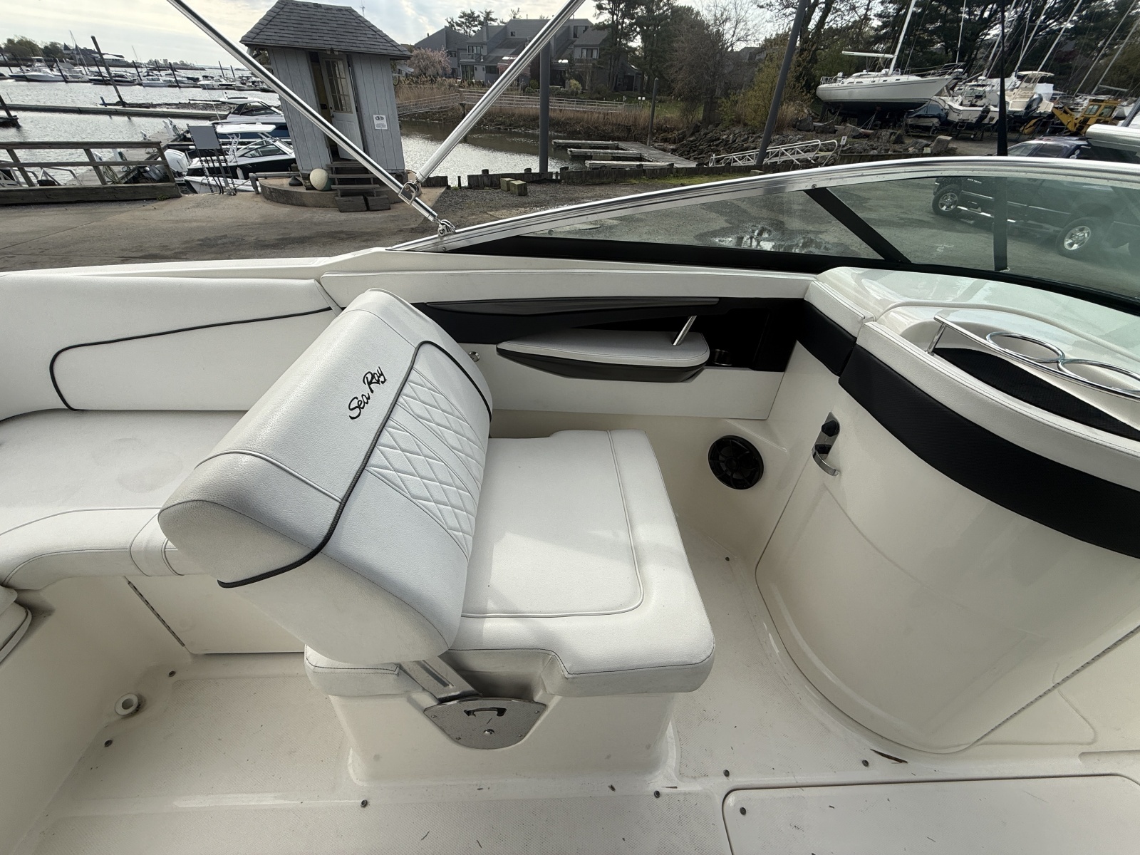 2015 Sea Ray 240 Sundeck