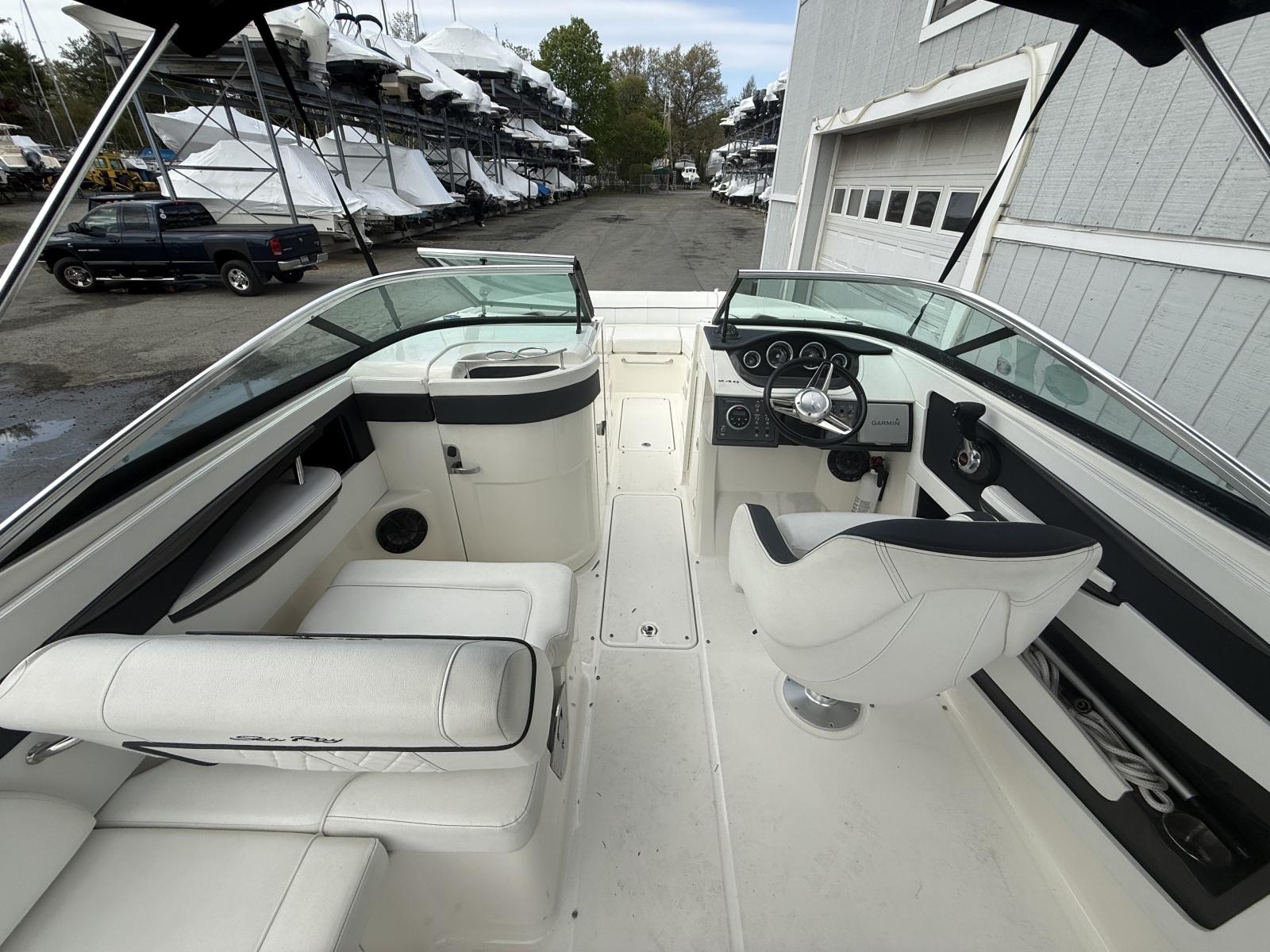 2015 Sea Ray 240 Sundeck