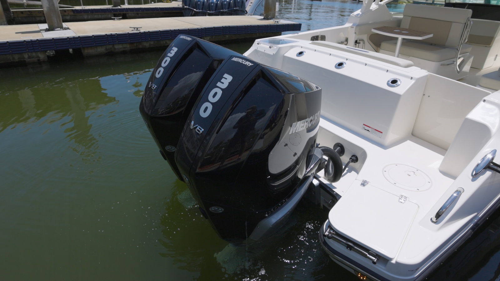 28' 2024 Boston Whaler Vantage