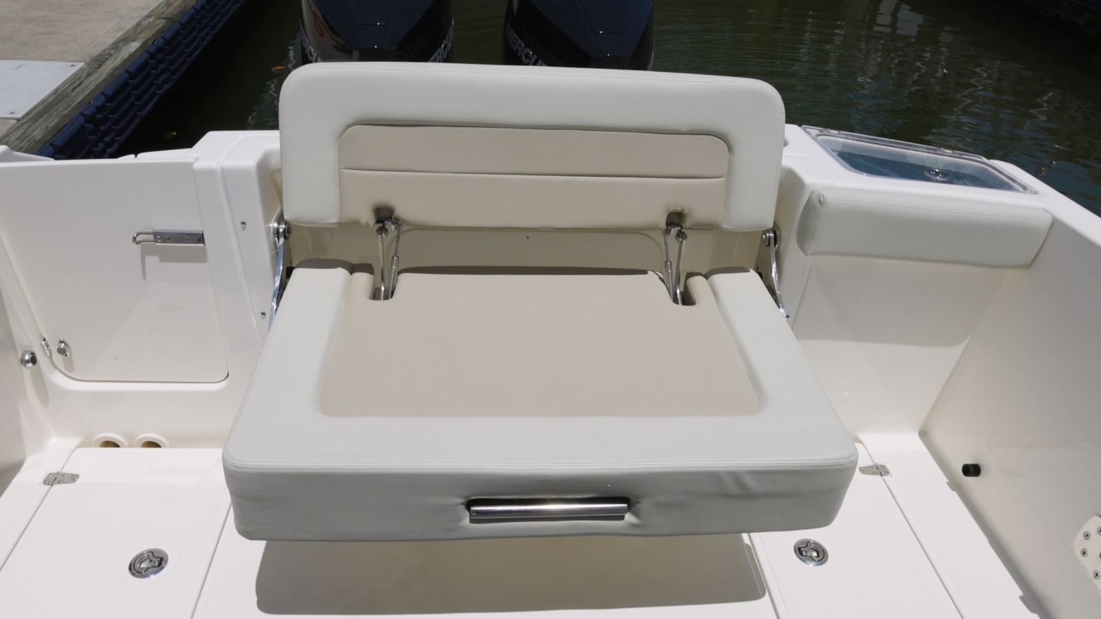 28' 2024 Boston Whaler Vantage