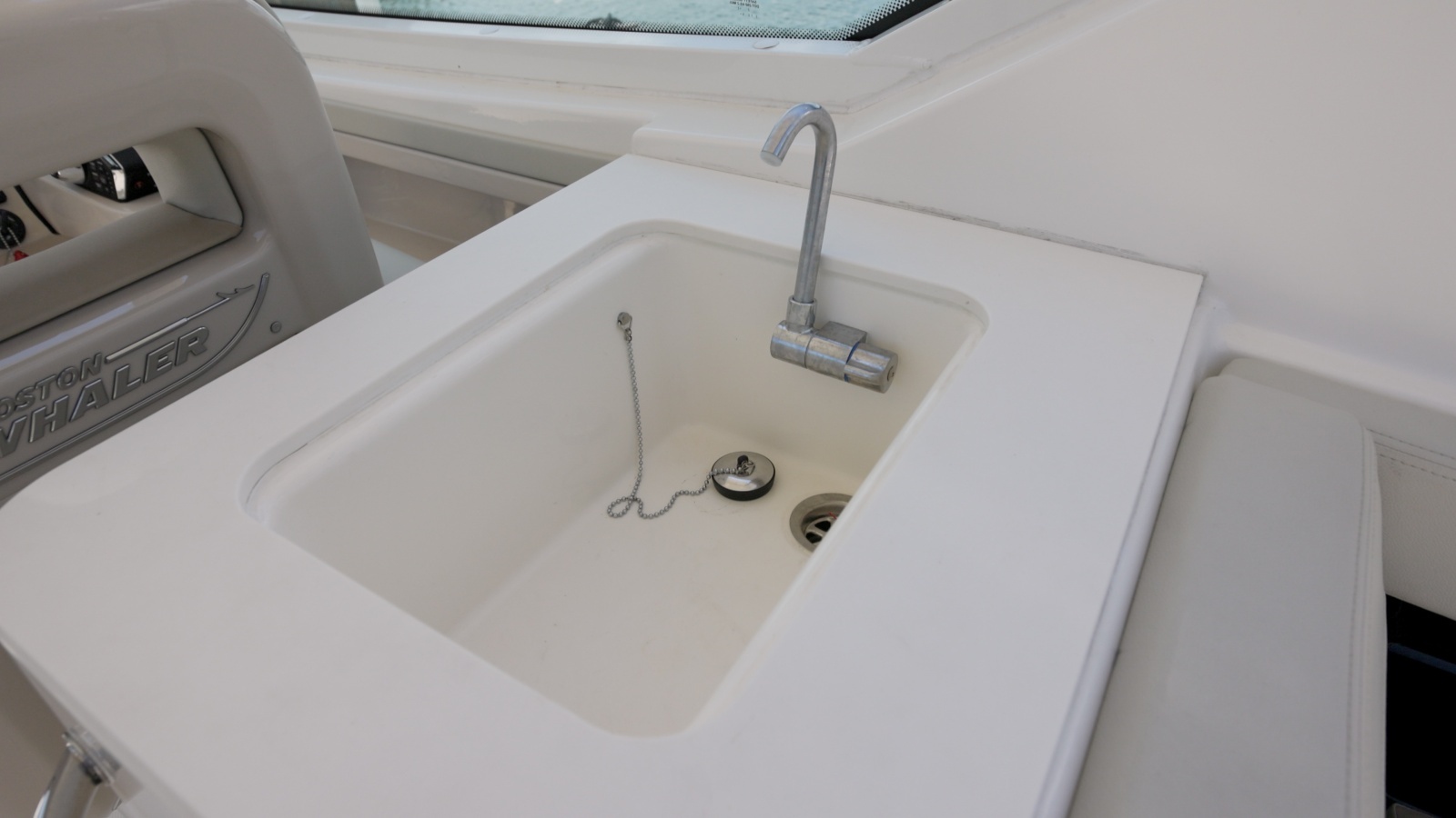 28ft Boston Whaler Yacht For Sale