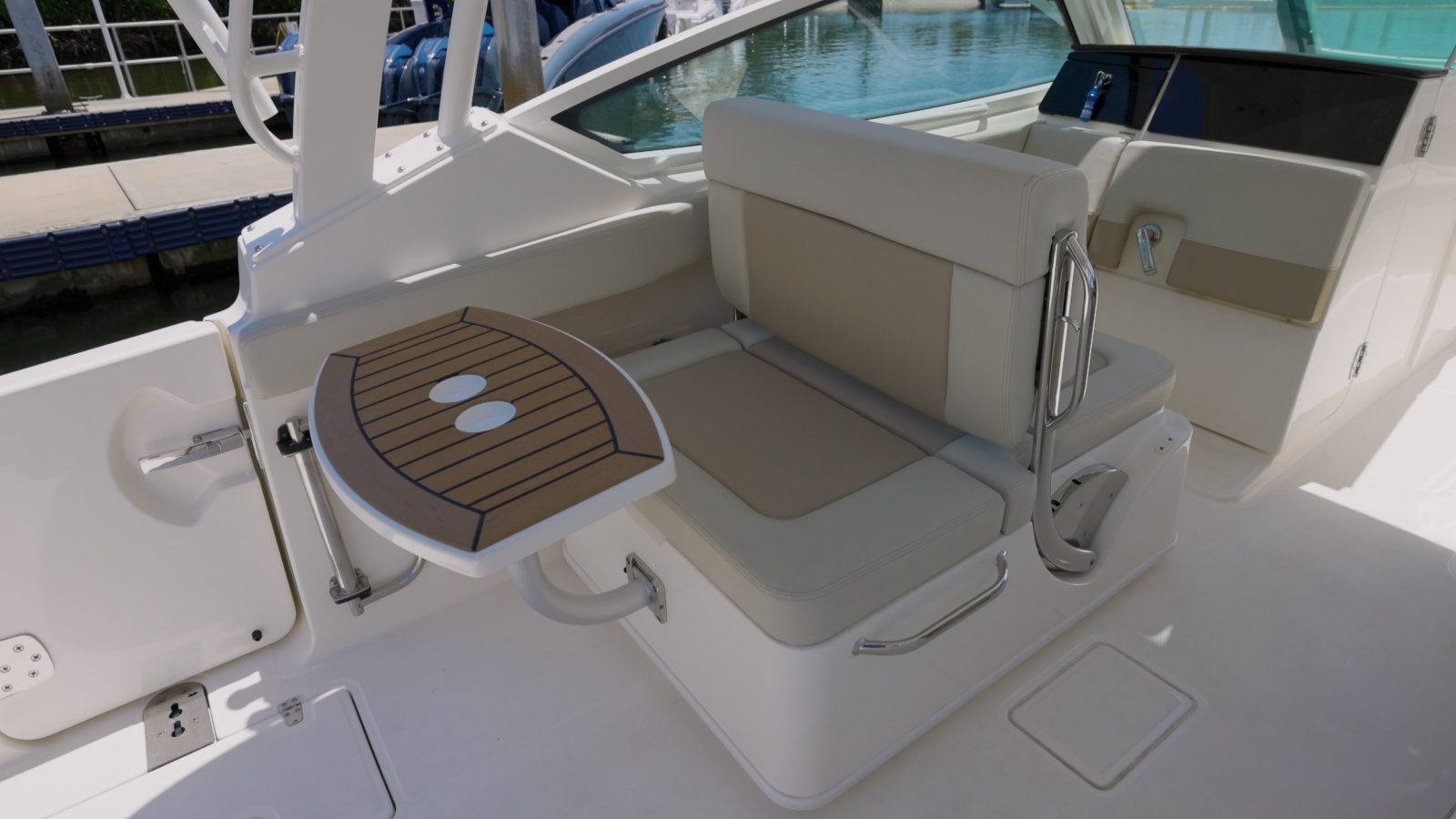 28ft Boston Whaler Yacht For Sale