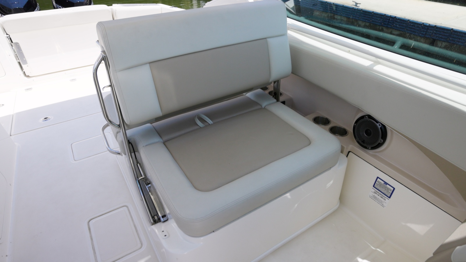 28' 2024 Boston Whaler Vantage