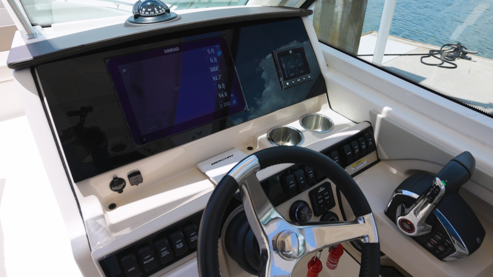 28' 2024 Boston Whaler Vantage