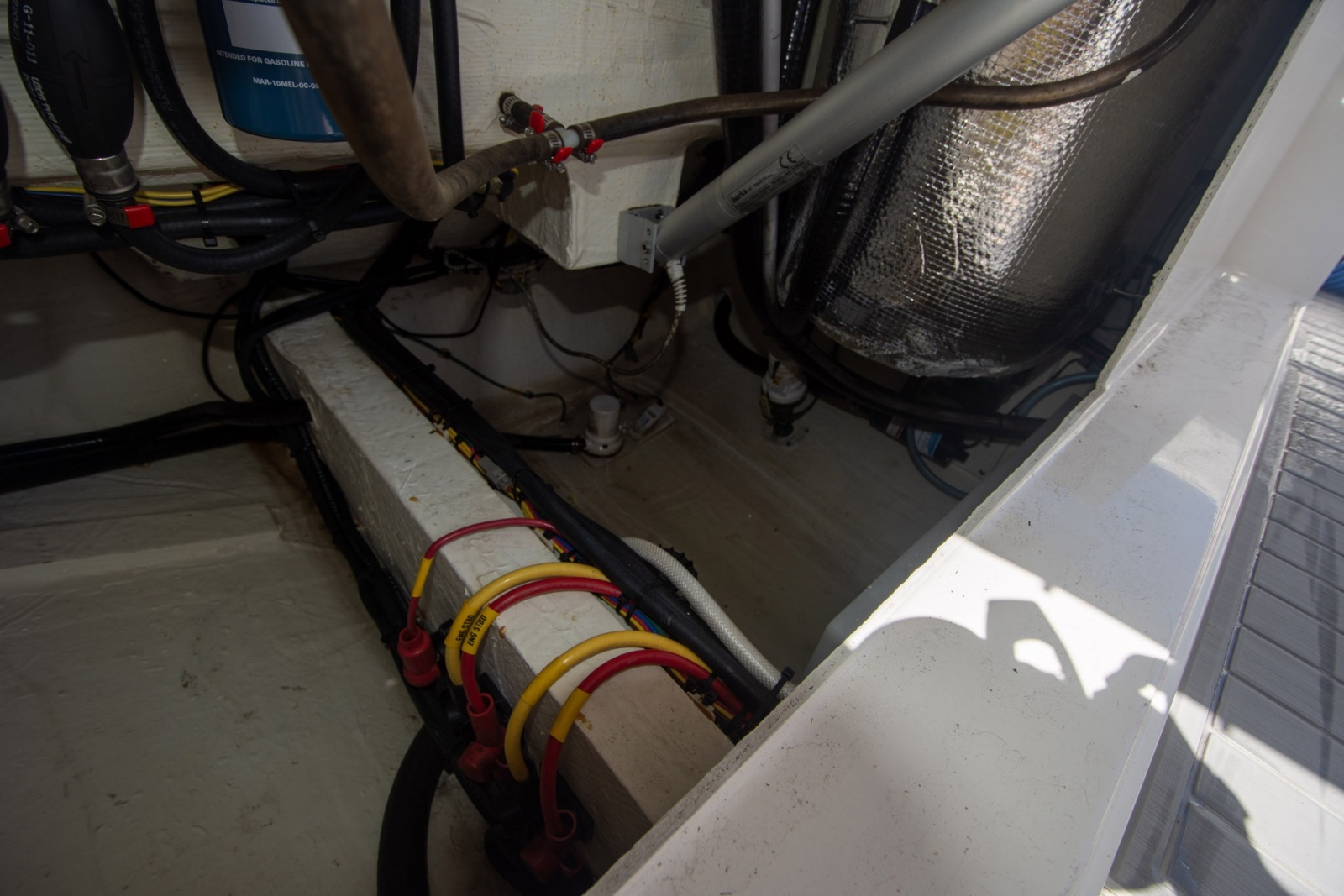 2023 Cobia 280 Center Console