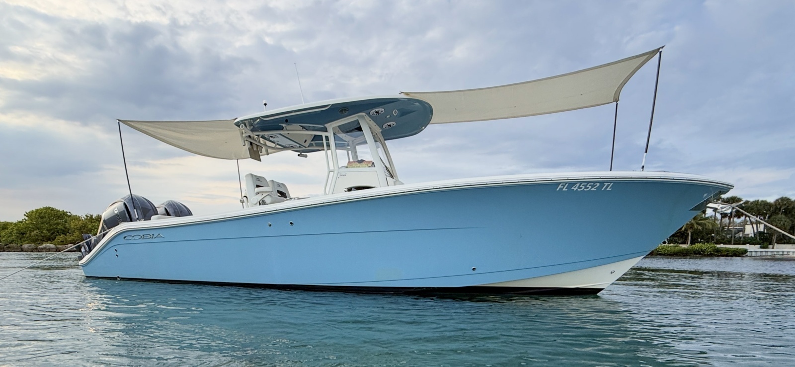 2023 Cobia 280 Center Console