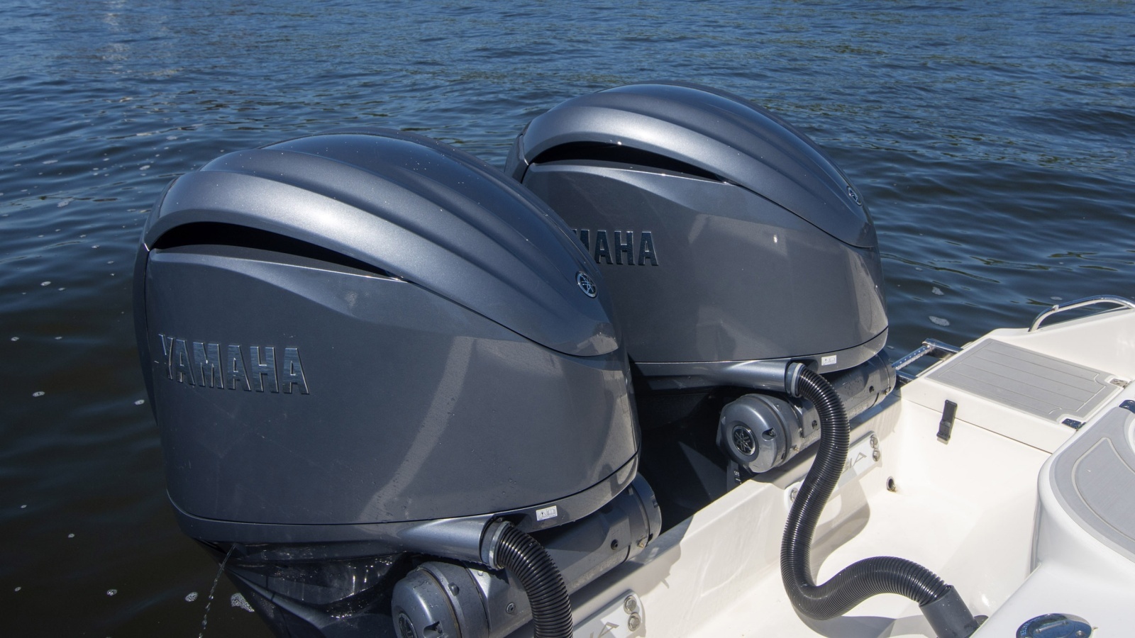 2023 Cobia 280 Center Console