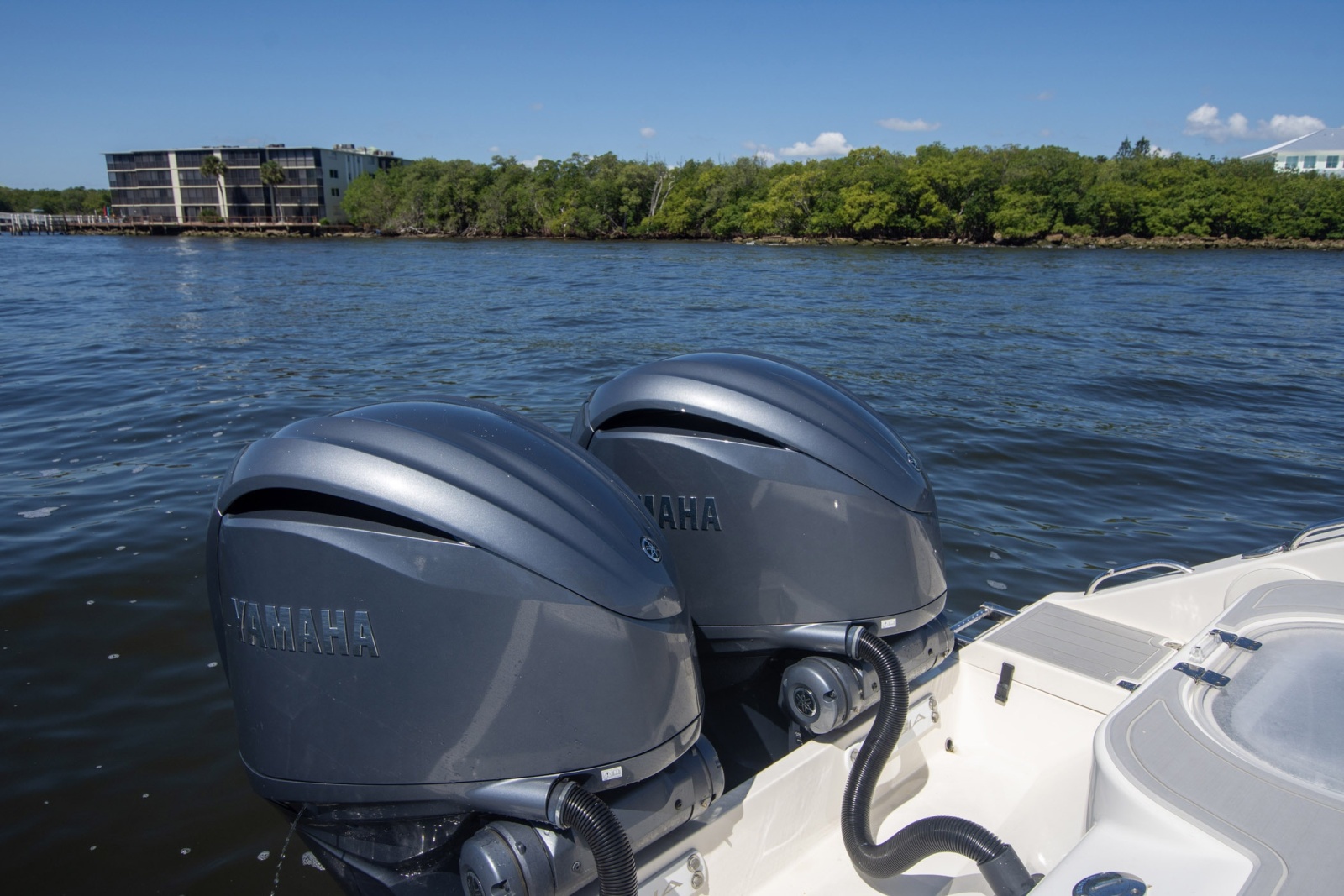 2023 Cobia 280 Center Console