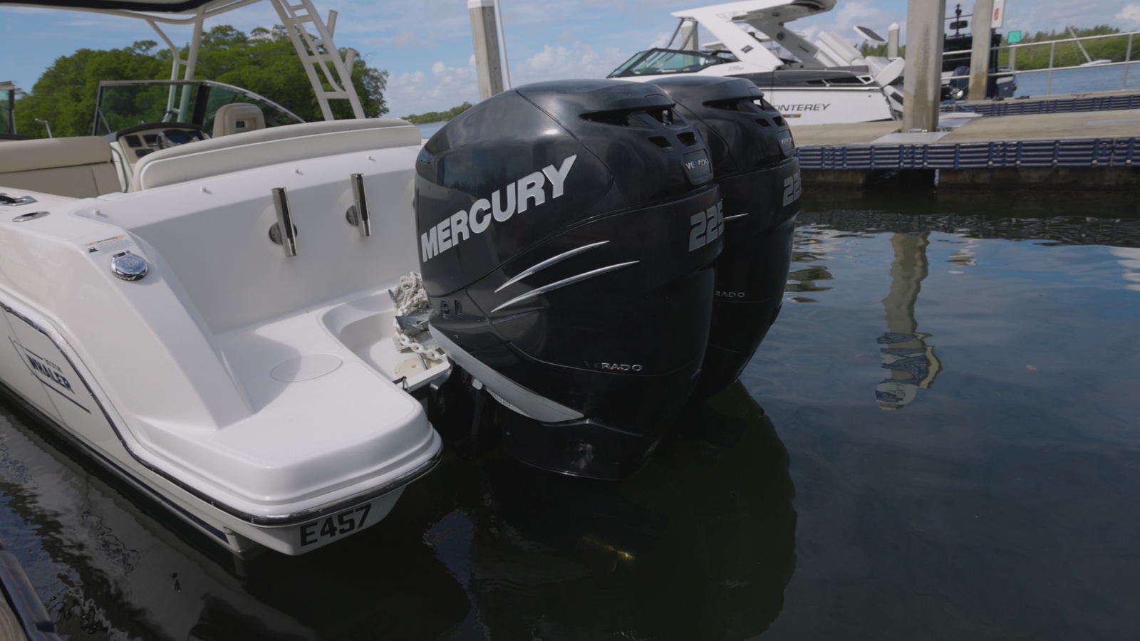 27' 2014 Boston Whaler Vantage