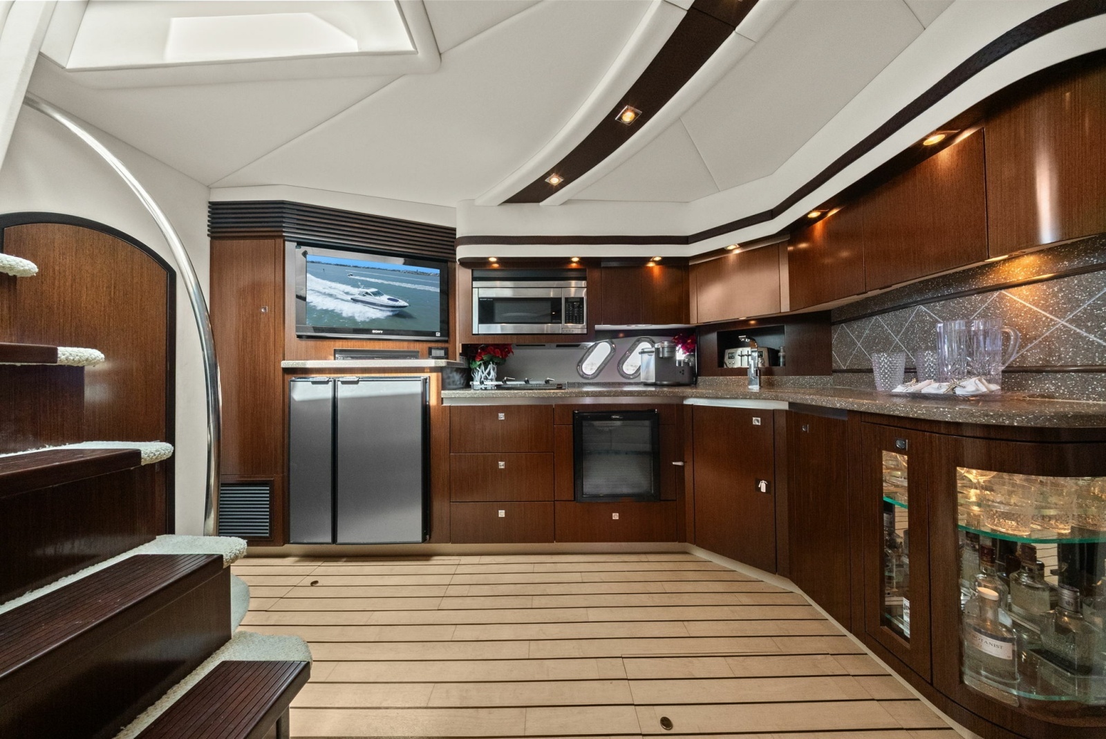 2012 Cruisers Yachts 540 Coupe