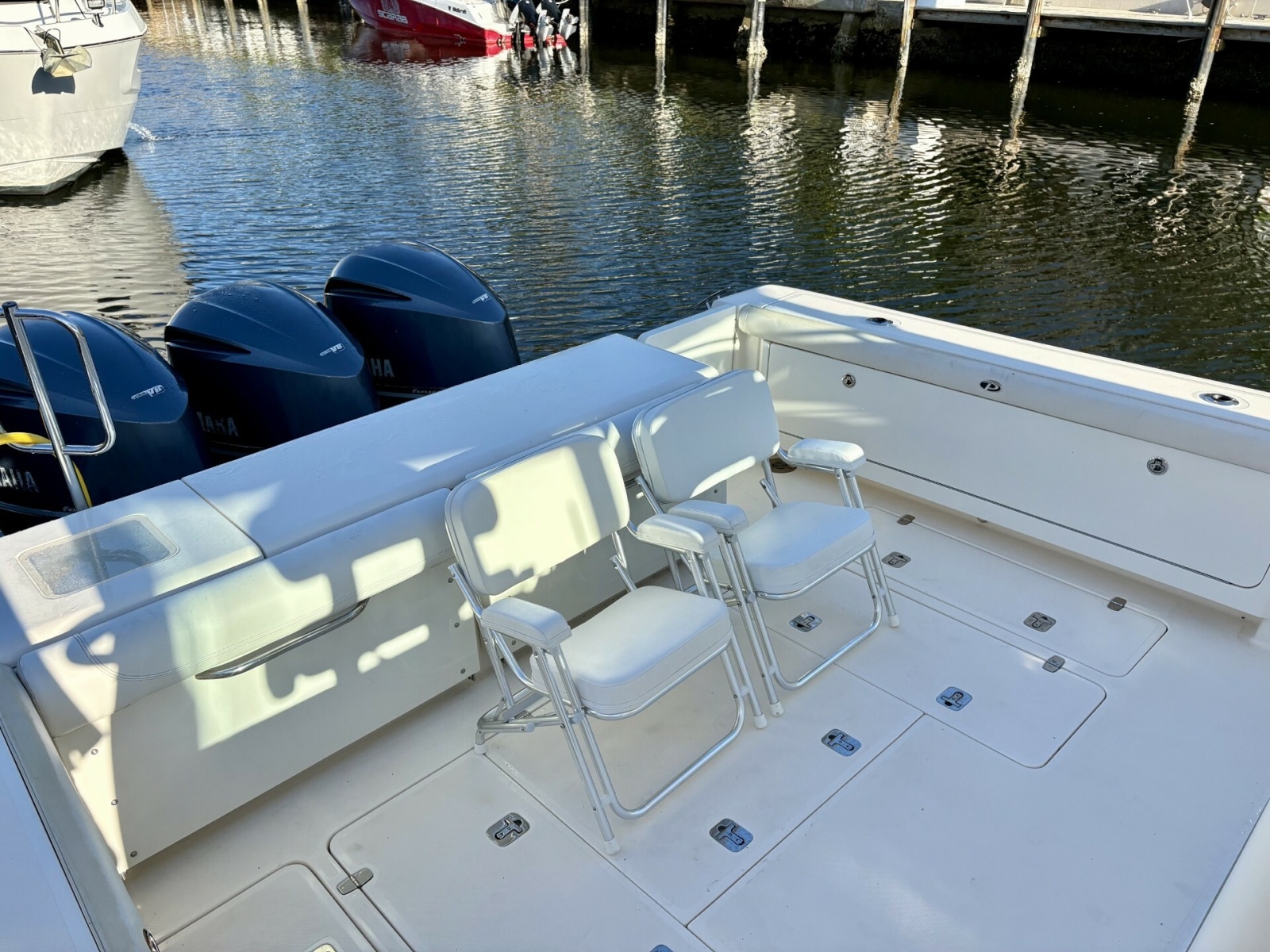 Pursuit 38 SALTY SUSEA - Cockpit