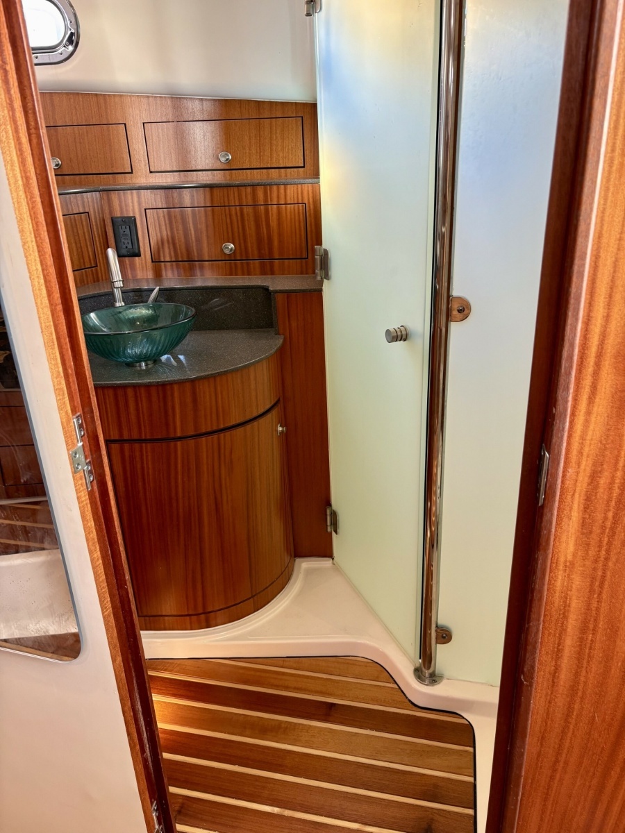 Pursuit 38 SALTY SUSEA - Head