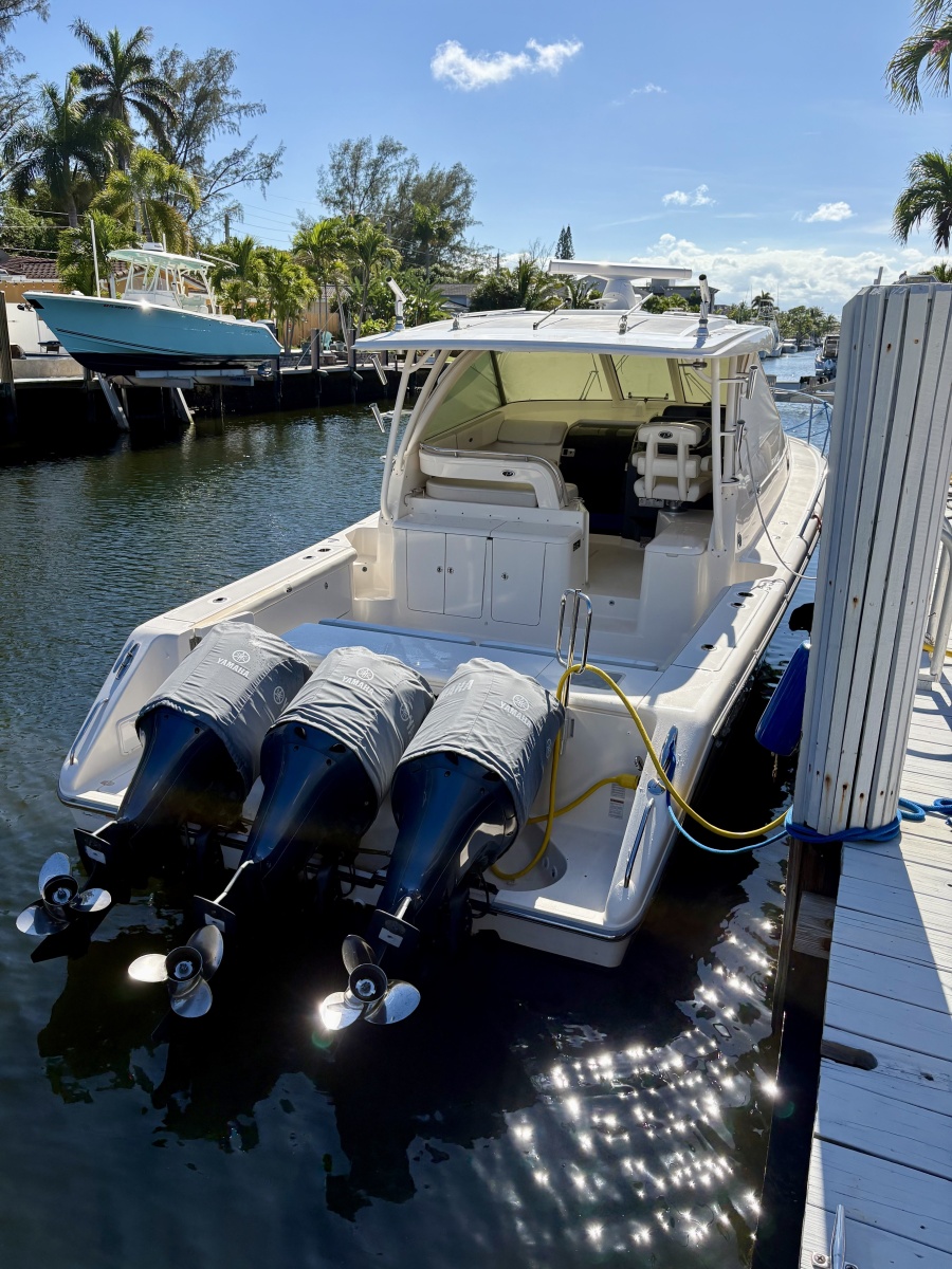 Pursuit 38 SALTY SUSEA - Exterior