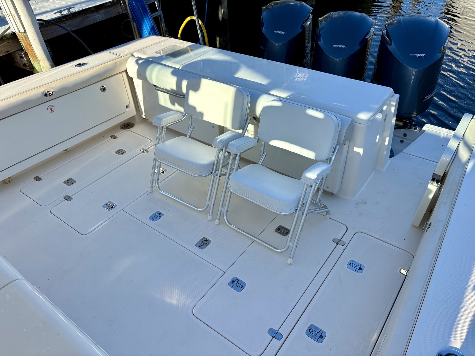 Pursuit 38 SALTY SUSEA - Cockpit