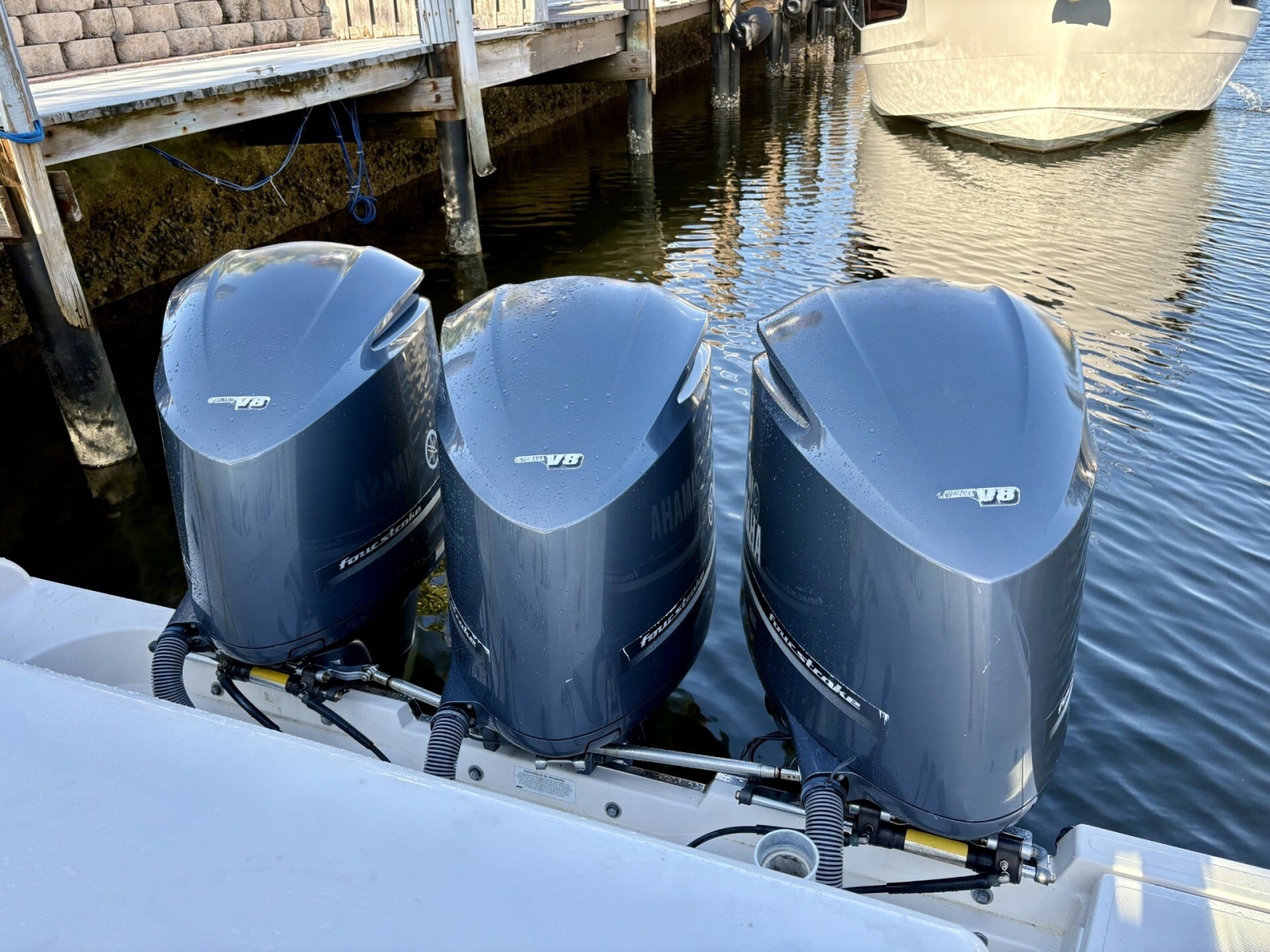 Pursuit 38 SALTY SUSEA - Engines