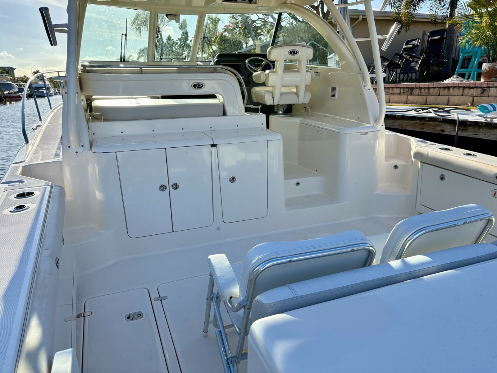 Pursuit 38 SALTY SUSEA - Cockpit