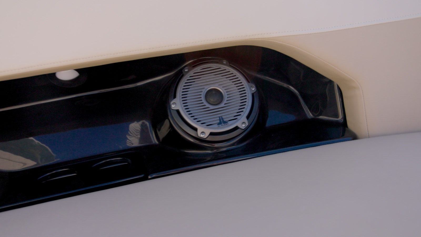 Pre Owned 2022 BW 240 Vantage.00_00_10_02.Still006