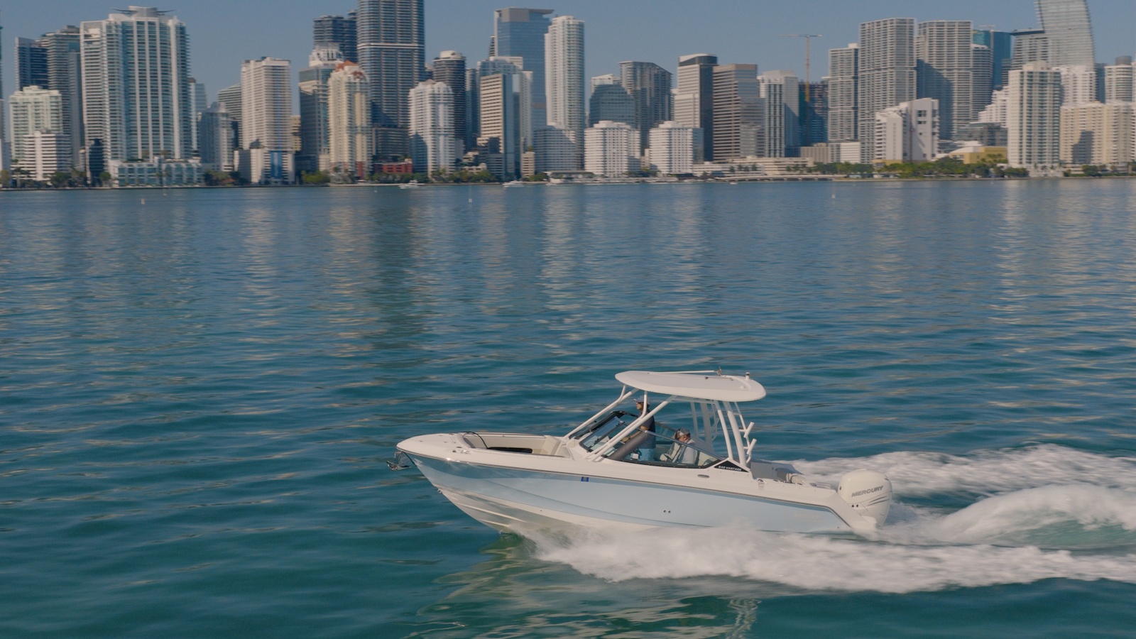 24' 2022 Boston Whaler Vantage