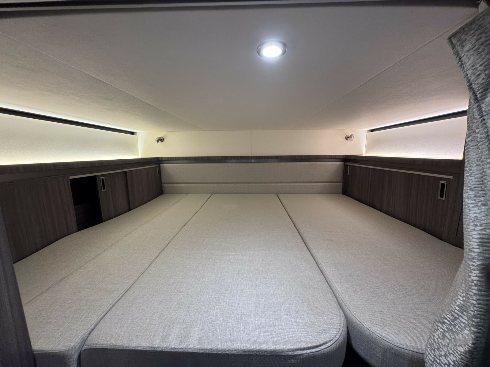 2021 Sea Ray 320 Sundancer