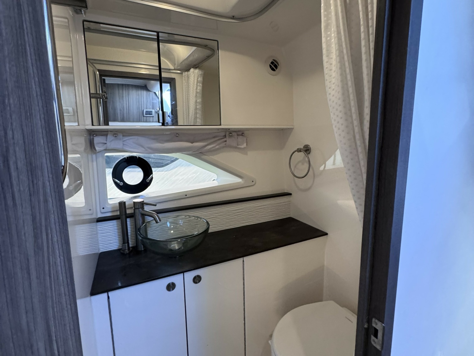 2021 Sea Ray 320 Sundancer