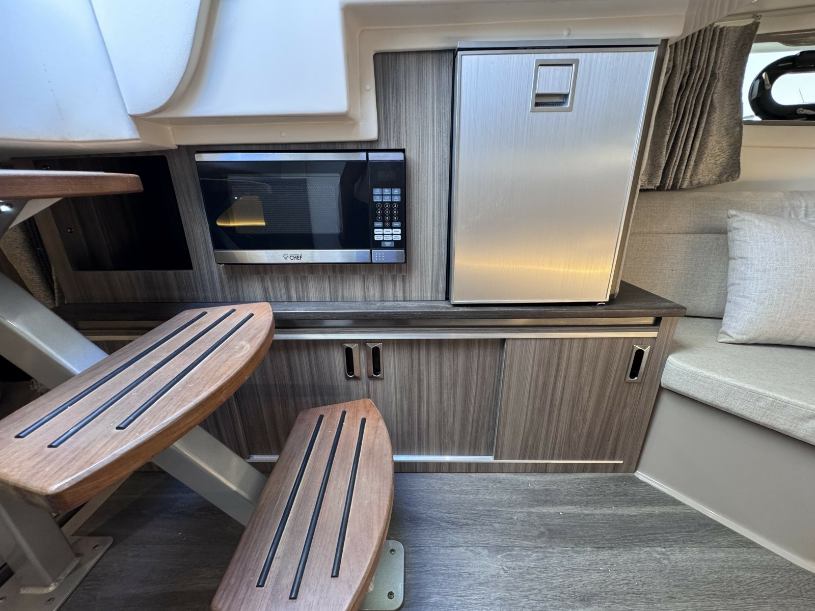 2021 Sea Ray 320 Sundancer