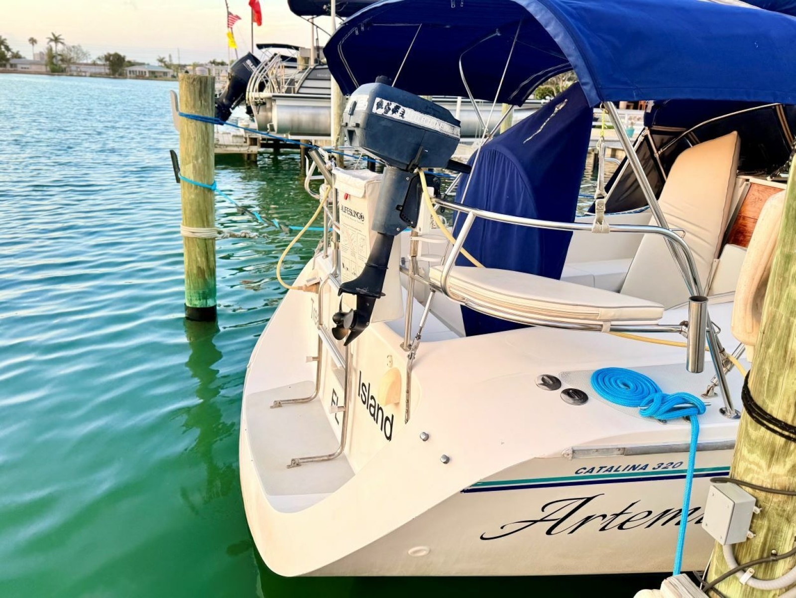 32' 1996 Catalina 320