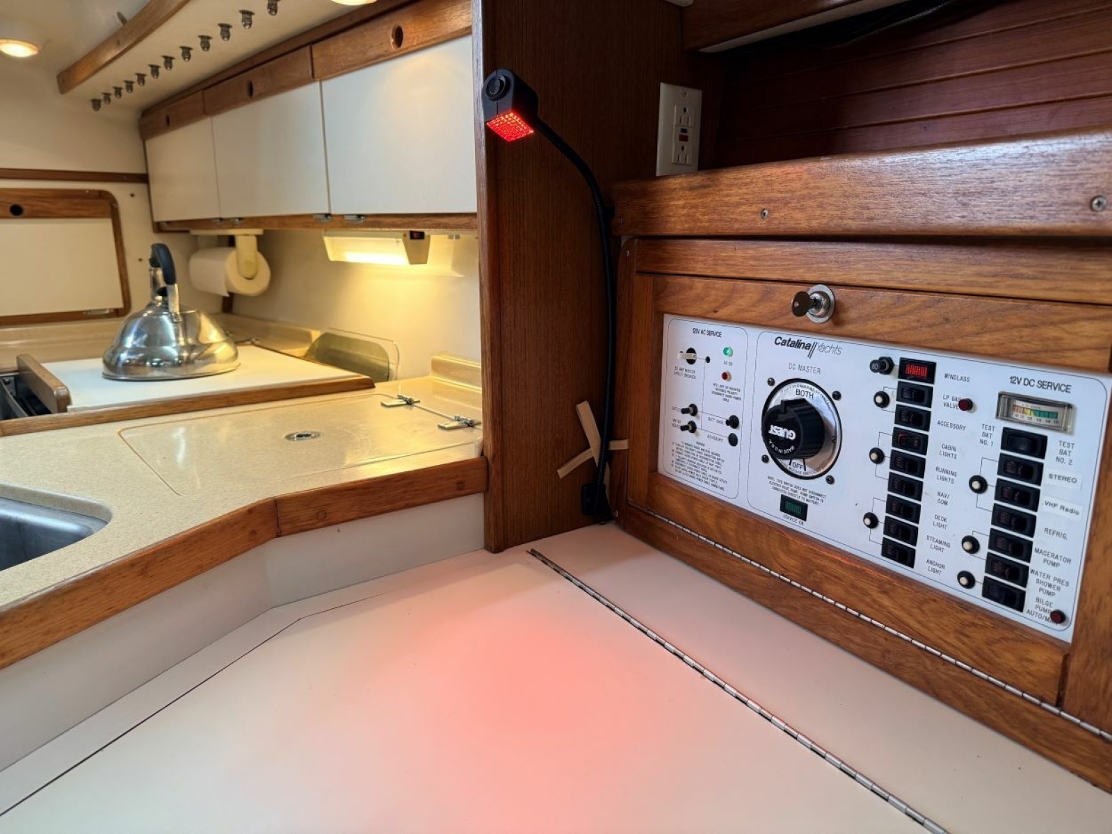 32' 1996 Catalina 320