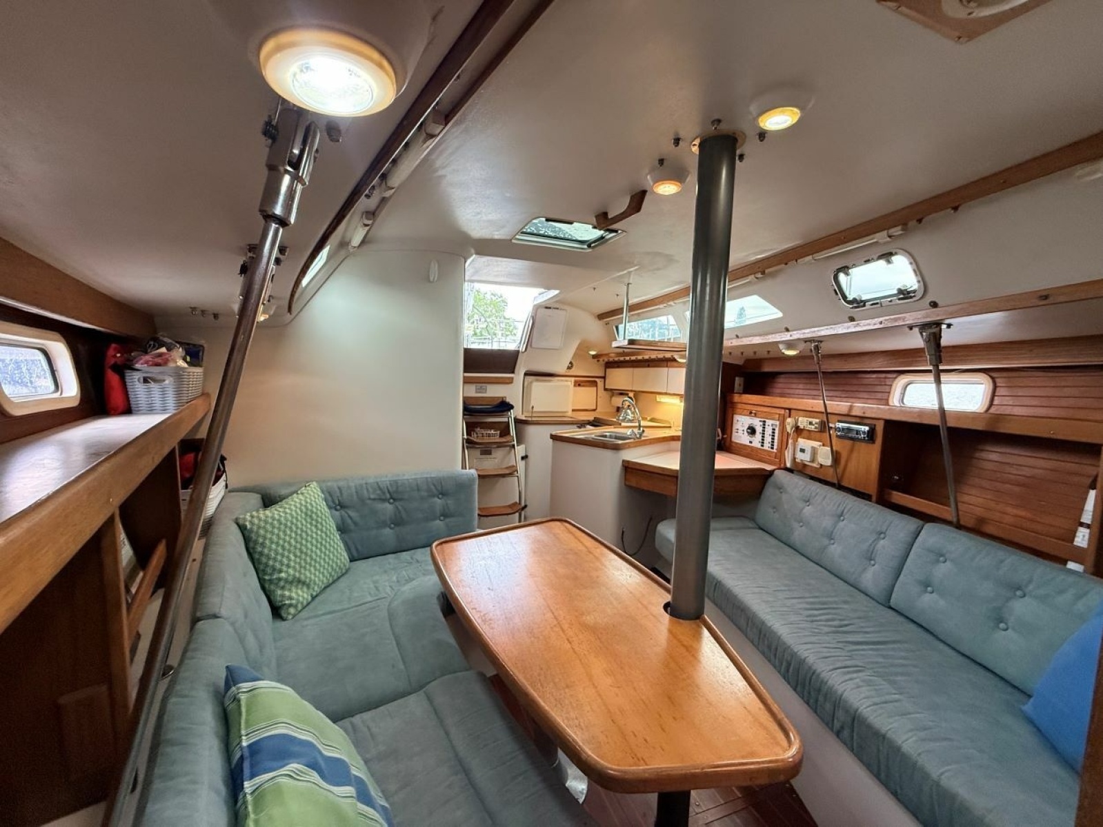 32' 1996 Catalina 320