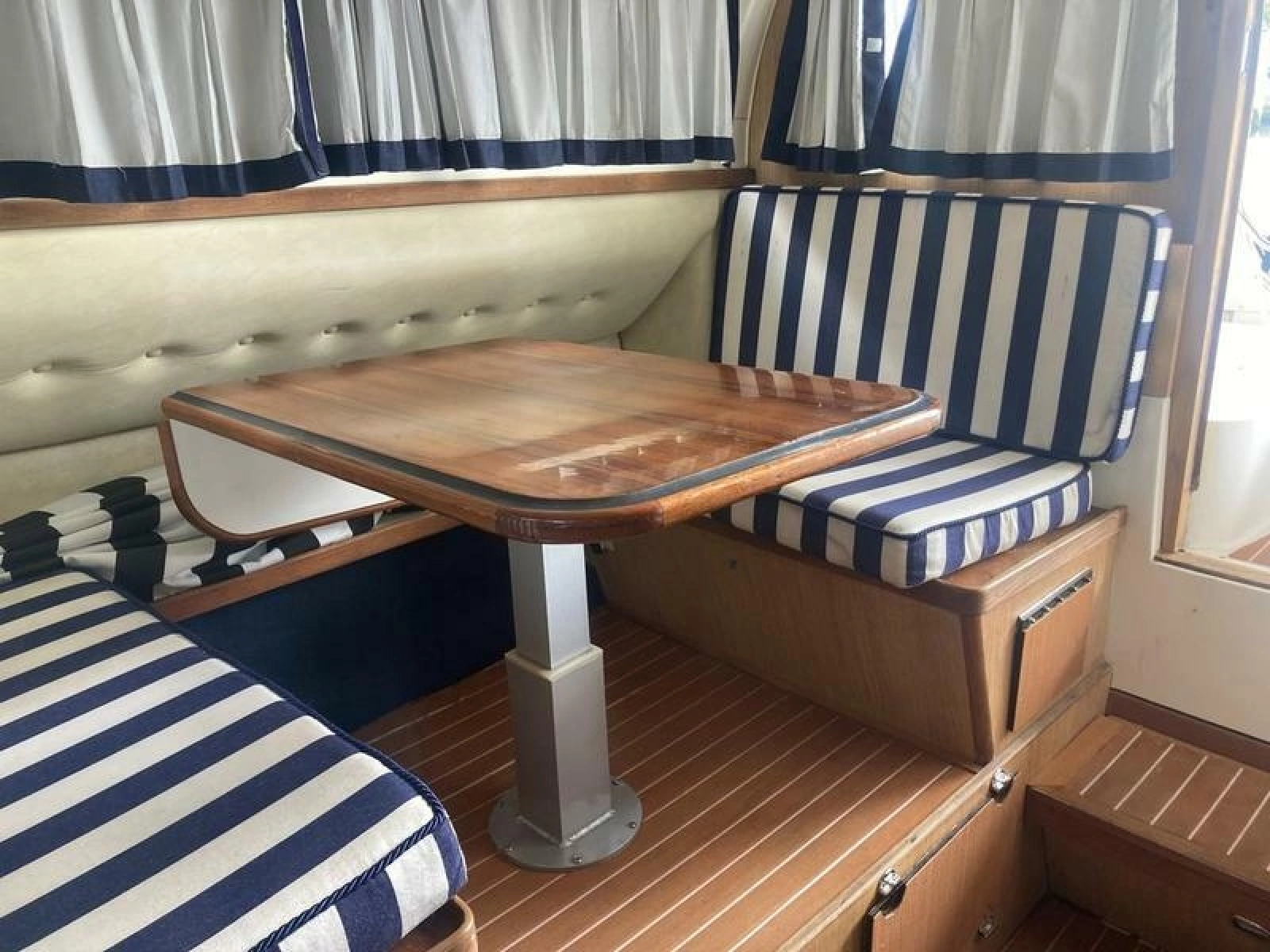 1987 Bertram 28 Sport Fly Fish