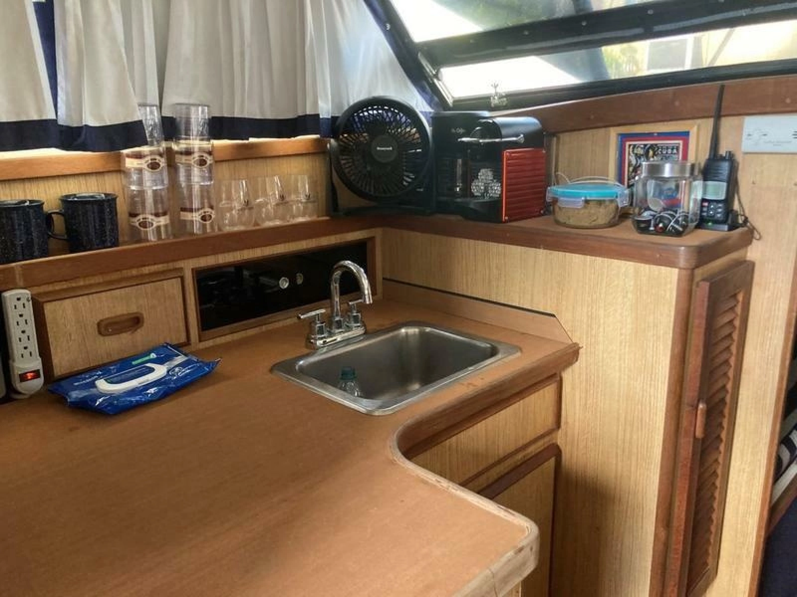 1987 Bertram 28 Sport Fly Fish