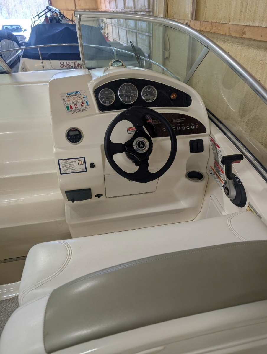 24ft Sea Ray Yacht For Sale