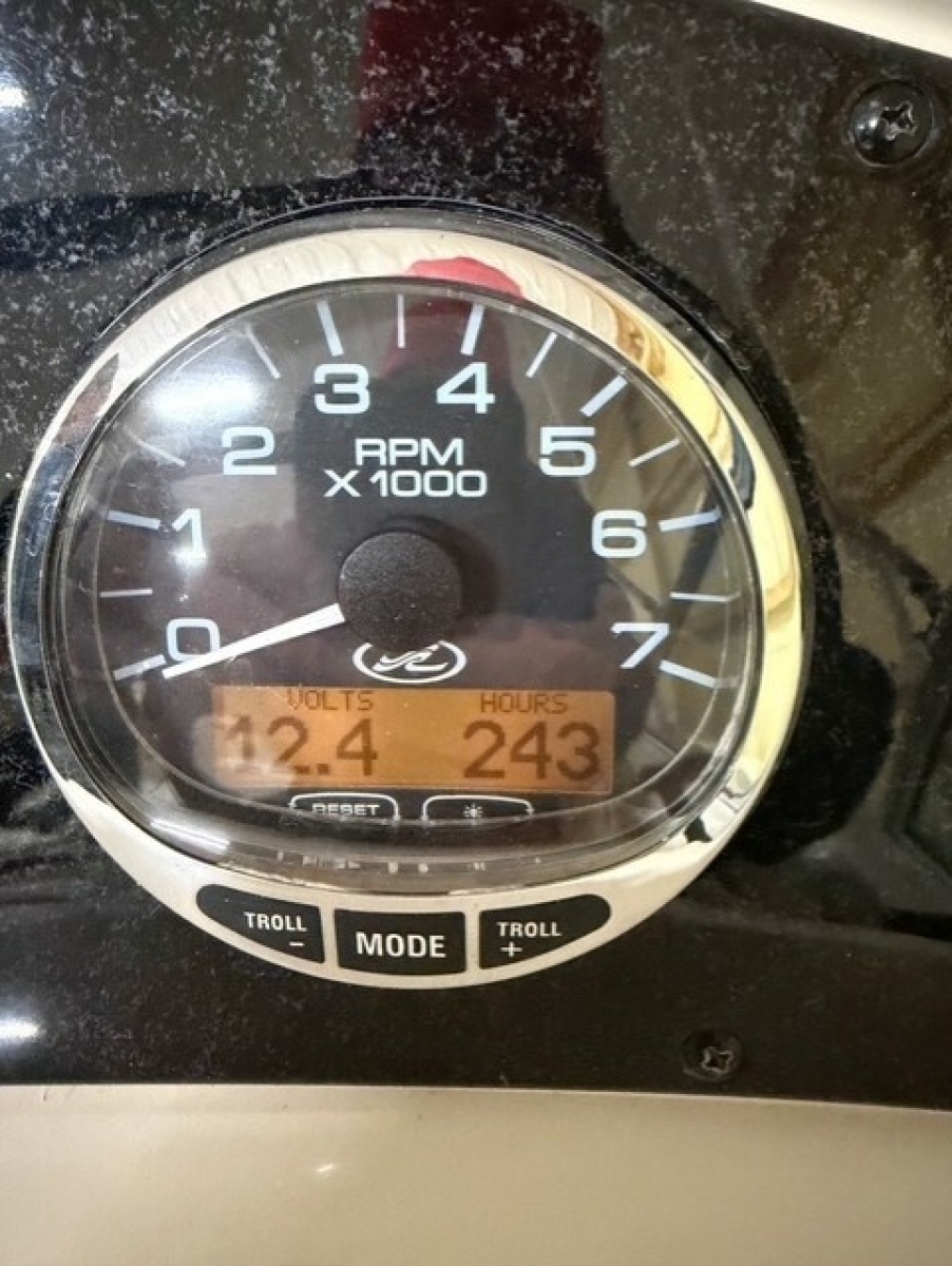 24ft Sea Ray Yacht For Sale