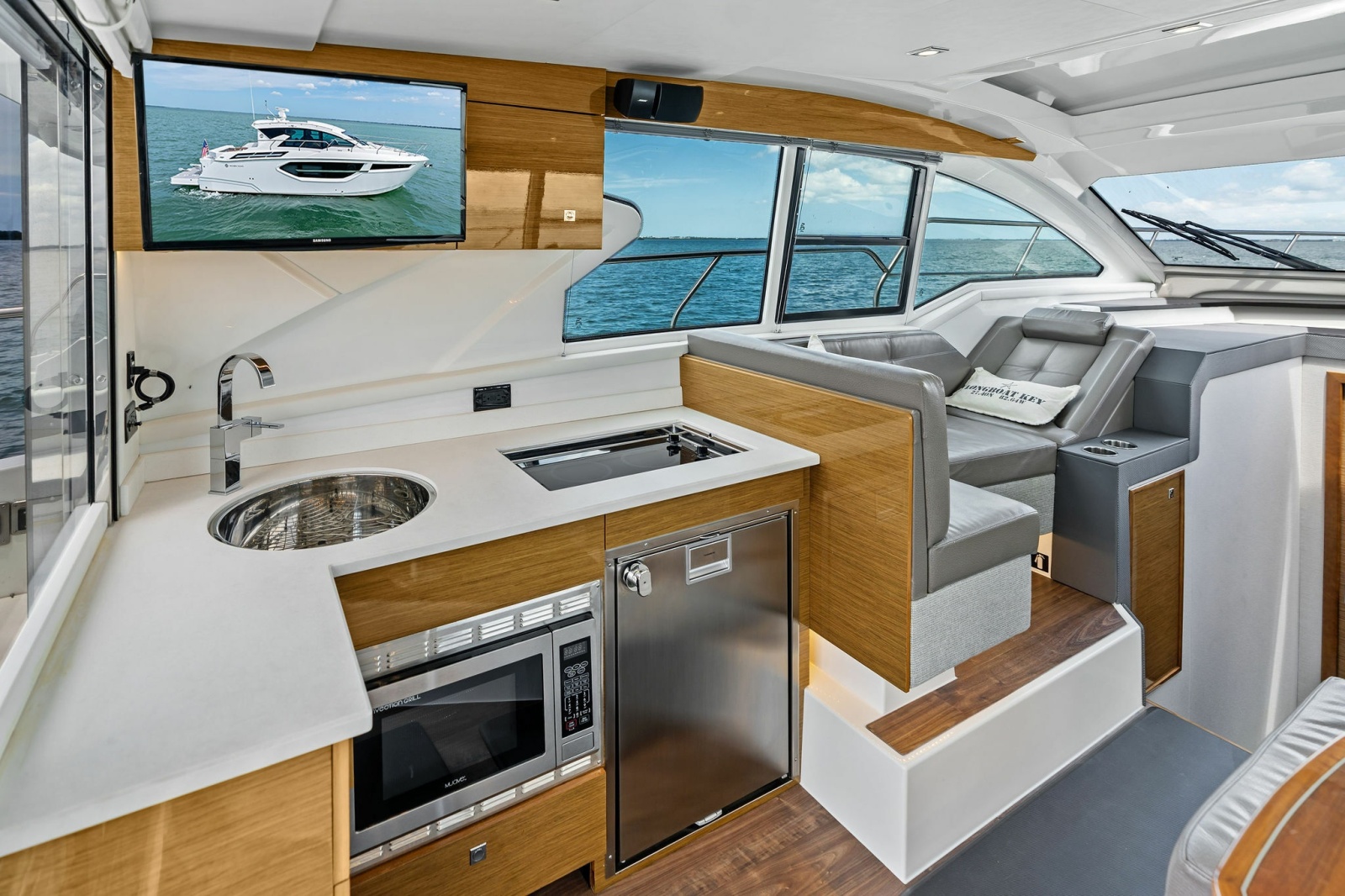 2019 Cruisers Yachts 42 Cantius 'Truly Ineffable'