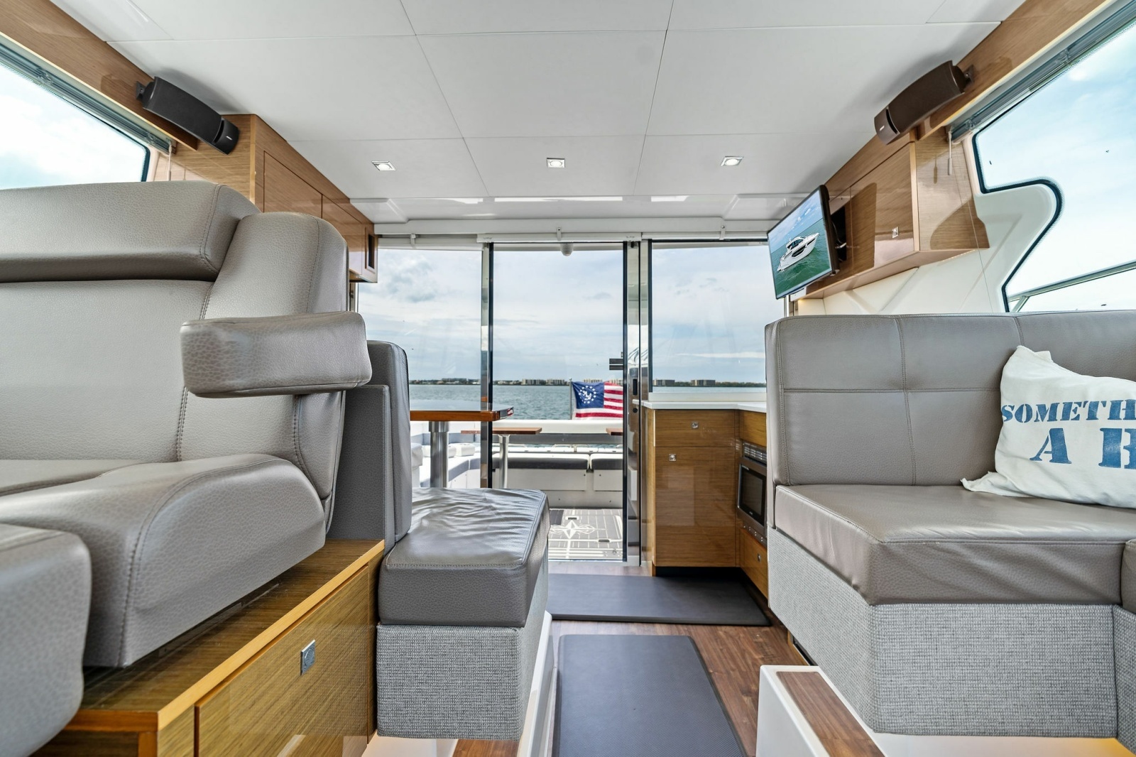 2019 Cruisers Yachts 42 Cantius 'Truly Ineffable'