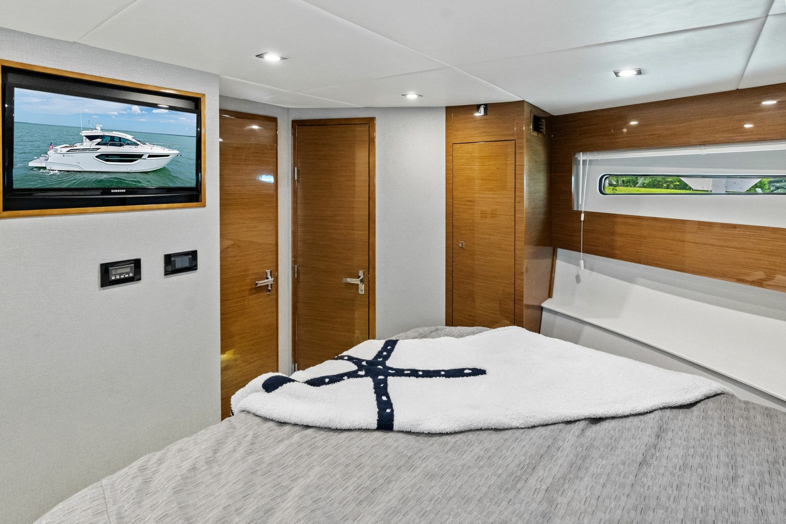 2019 Cruisers Yachts 42 Cantius 'Truly Ineffable'