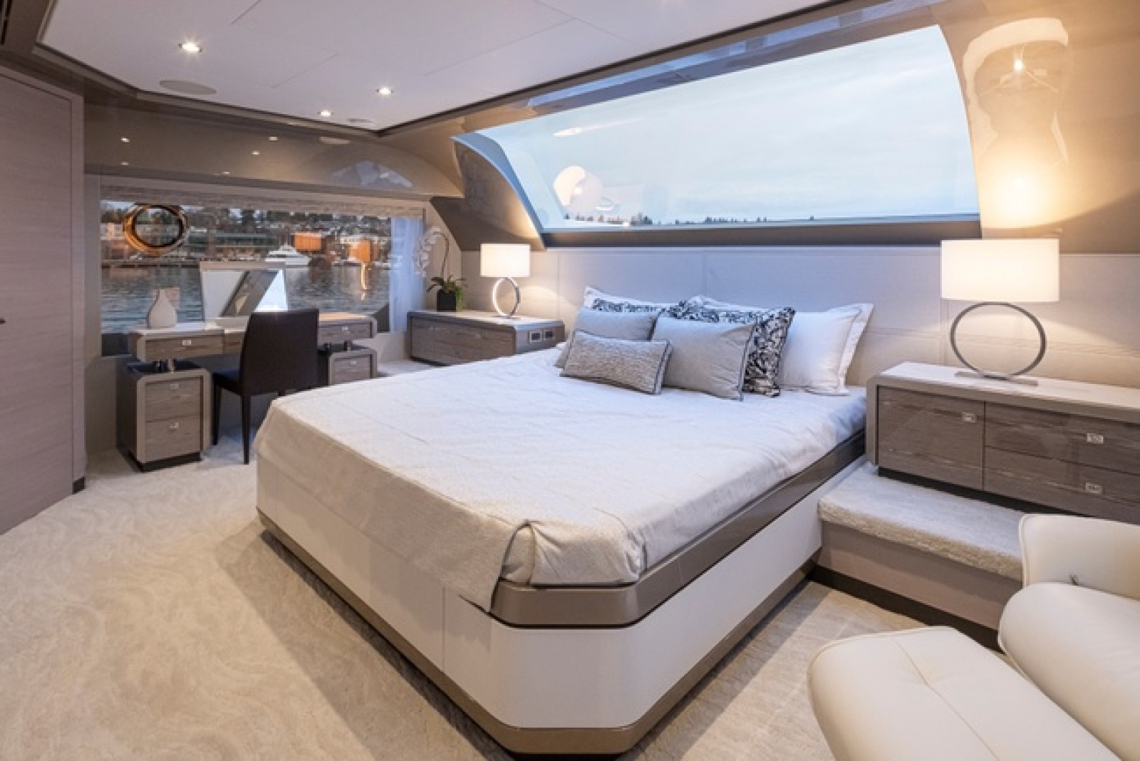 88ft Ocean Alexander Yacht For Sale