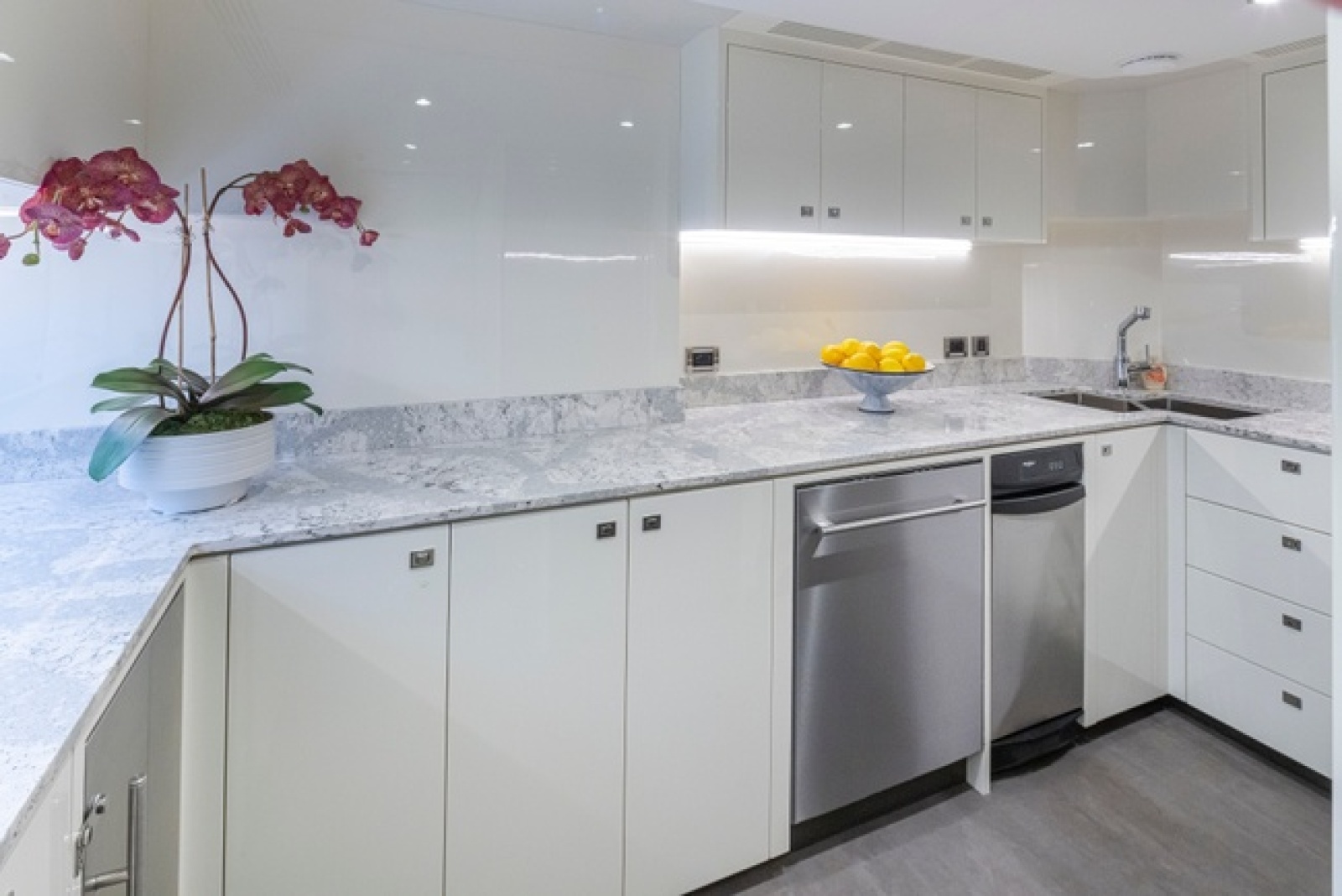 88ft Ocean Alexander Yacht For Sale