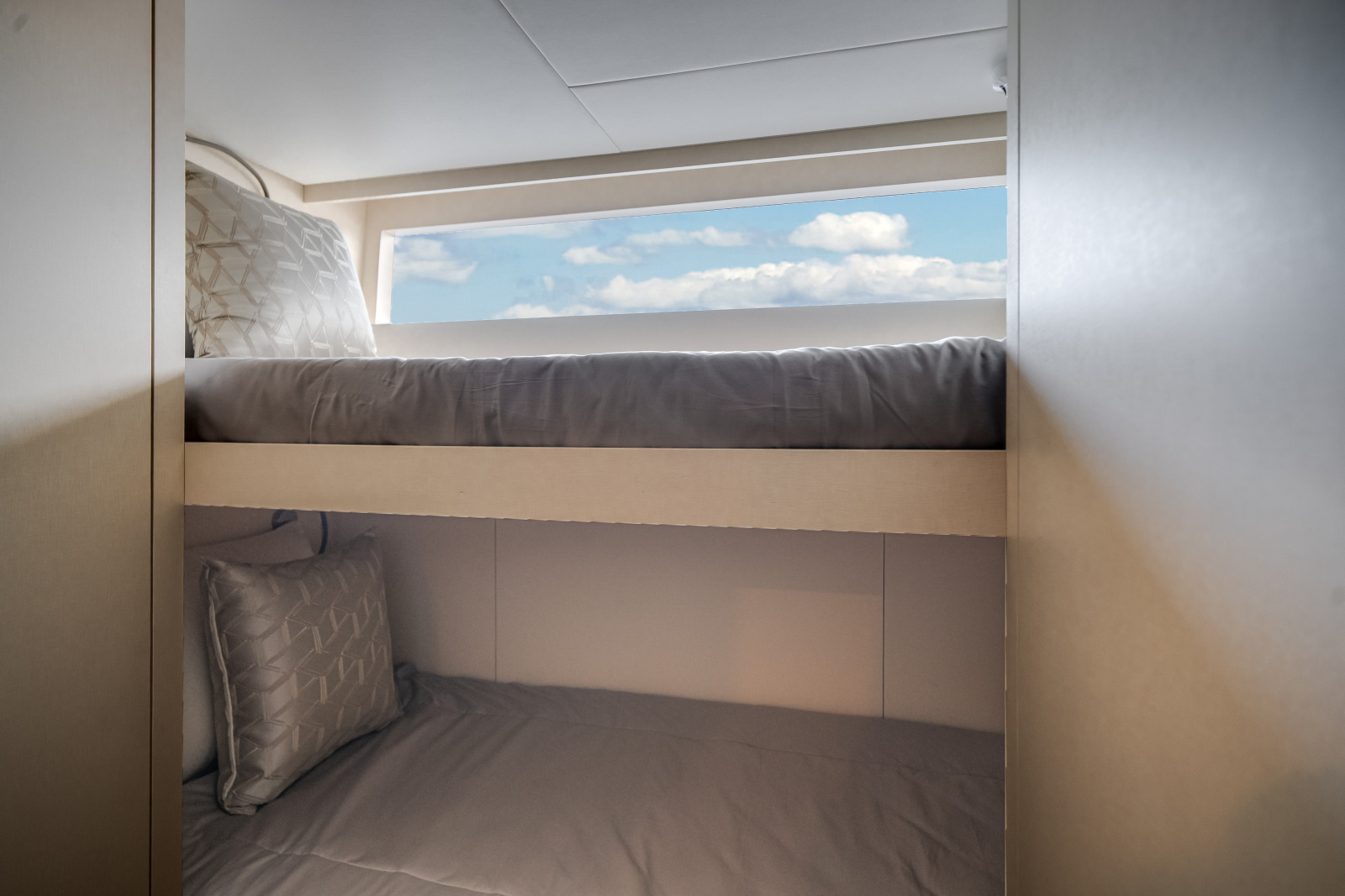 120ft Ocean Alexander Yacht For Sale