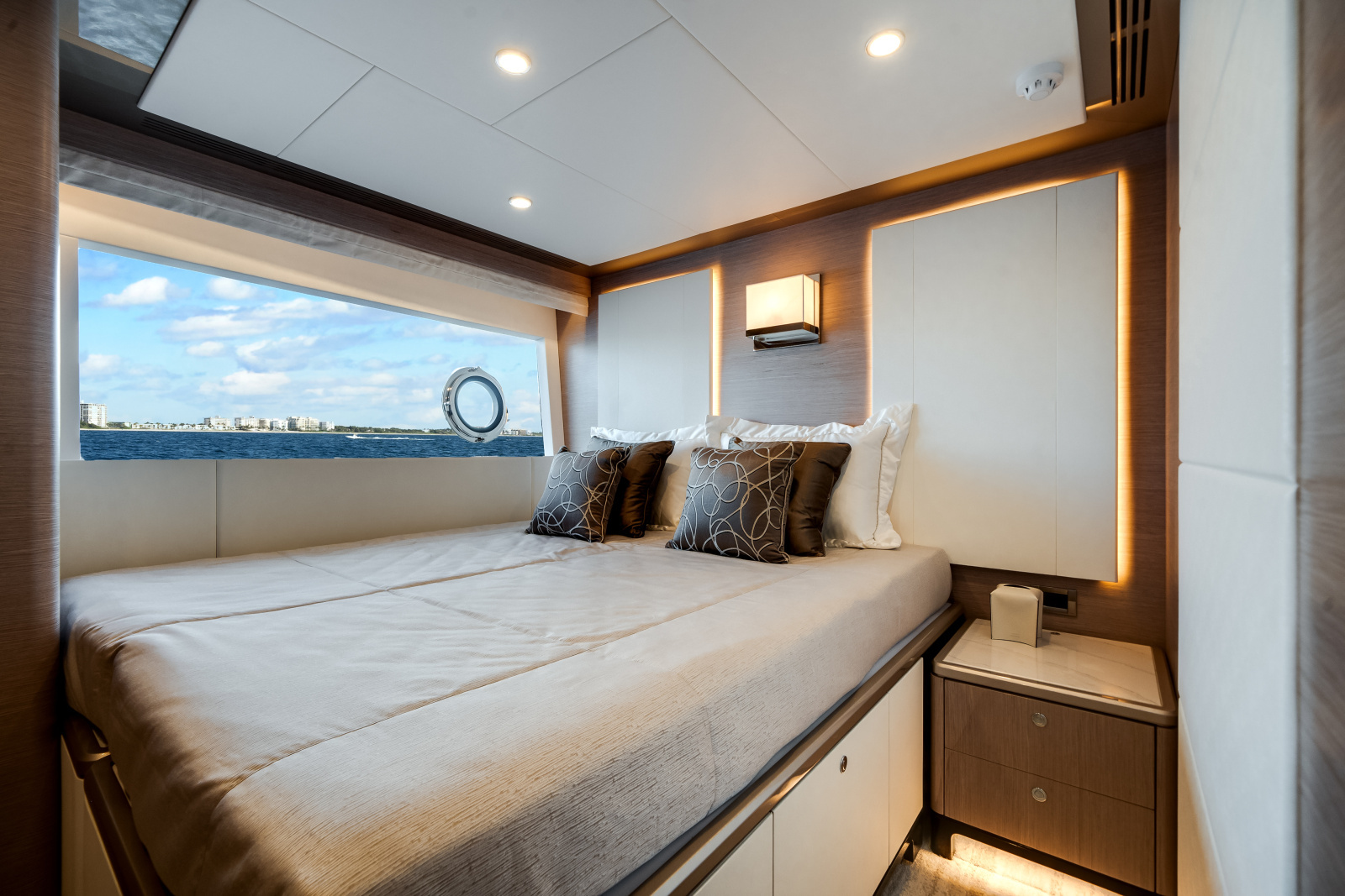 120ft Ocean Alexander Yacht For Sale