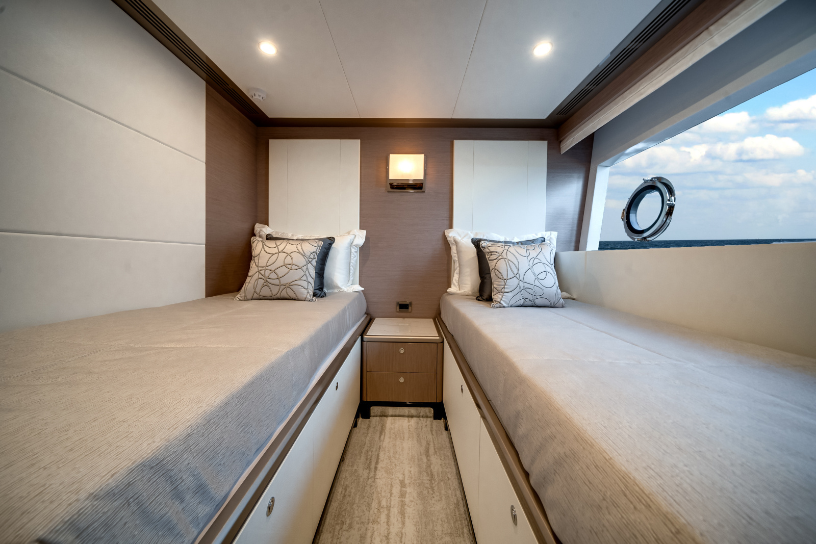 120ft Ocean Alexander Yacht For Sale