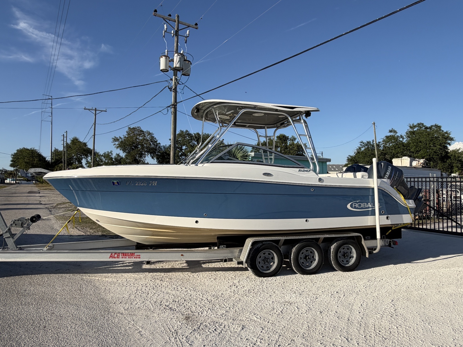 24ft Robalo Yacht For Sale