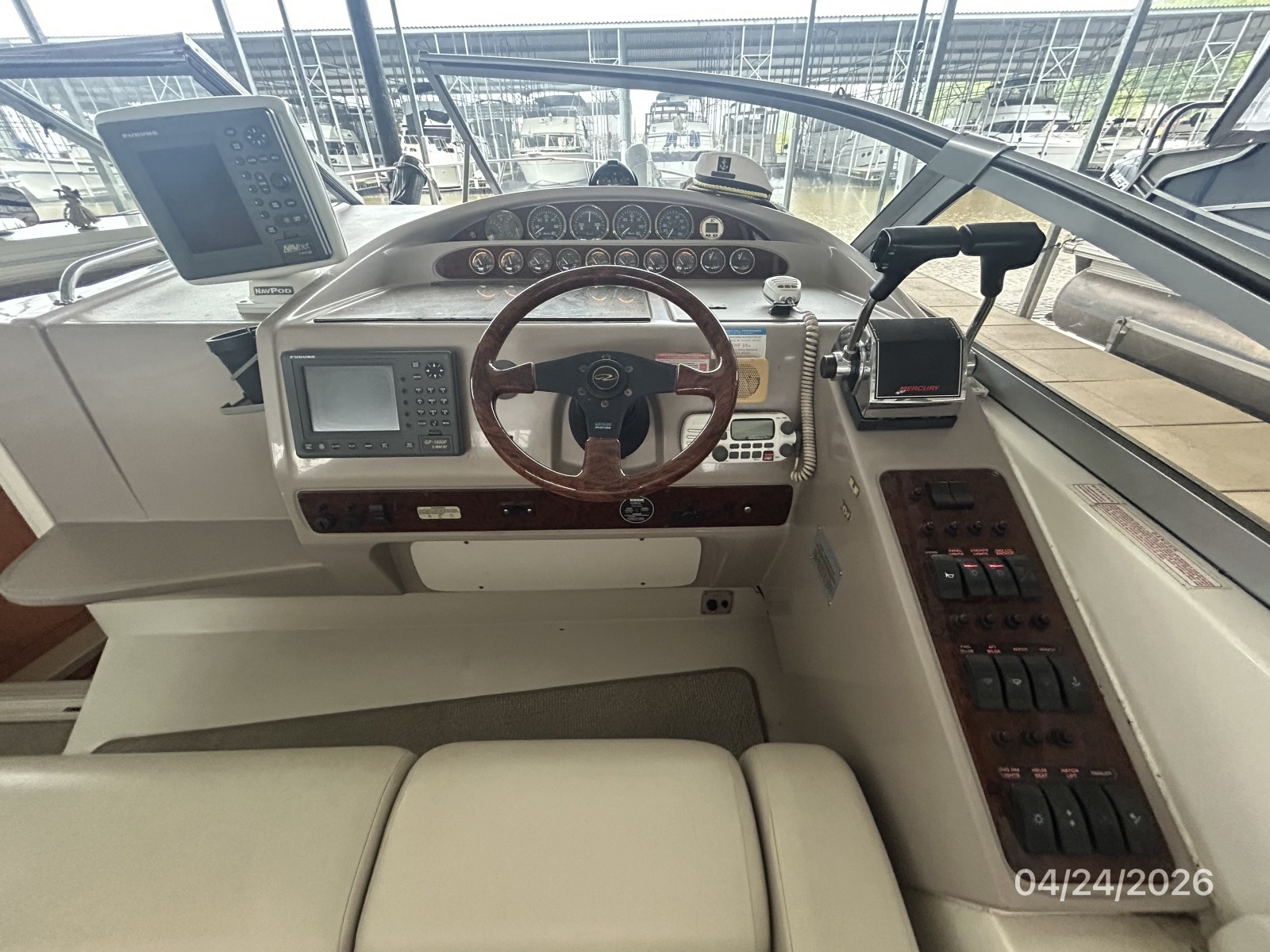 32' Regal helm3