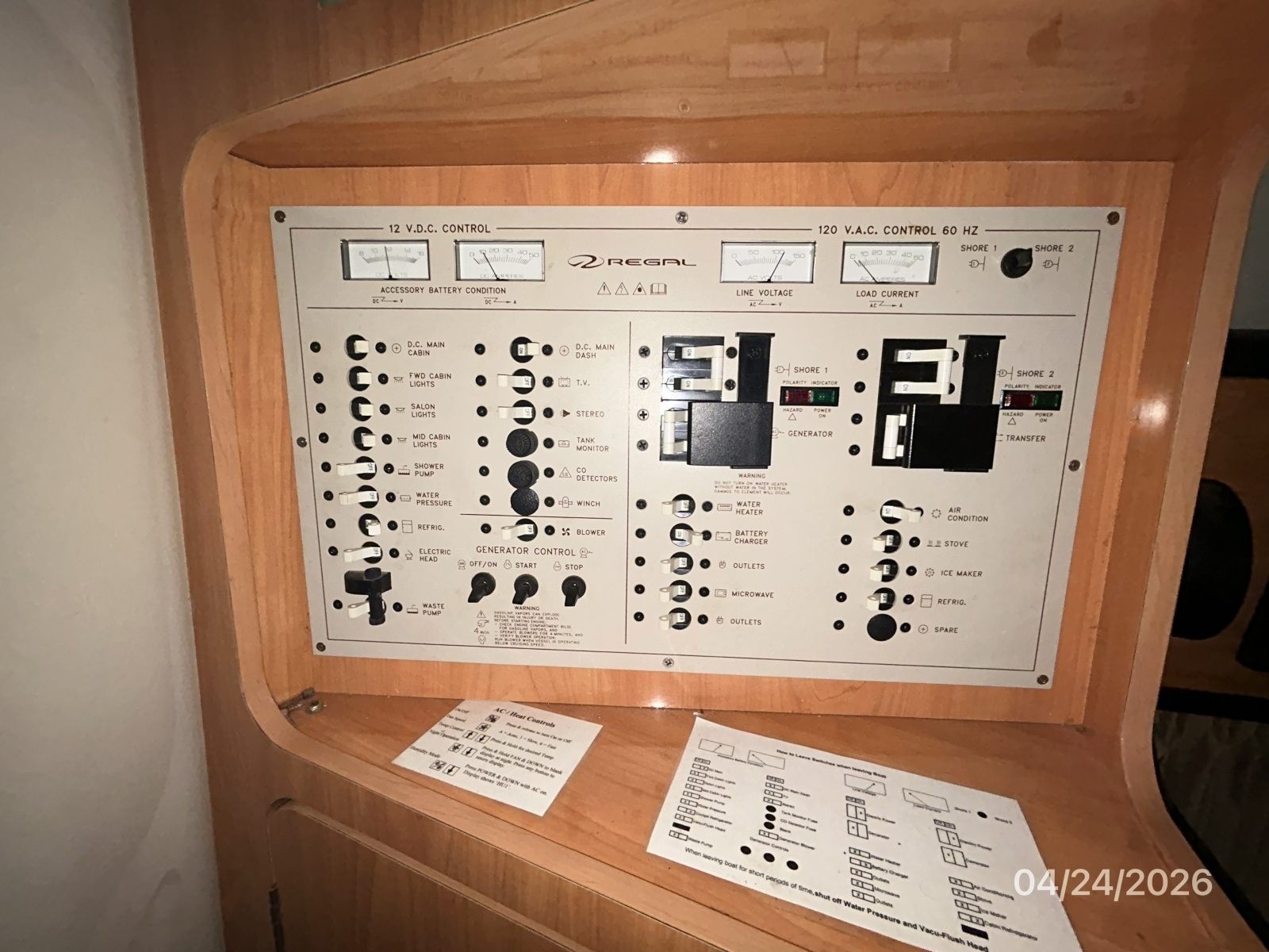 32' Regal electrical panel