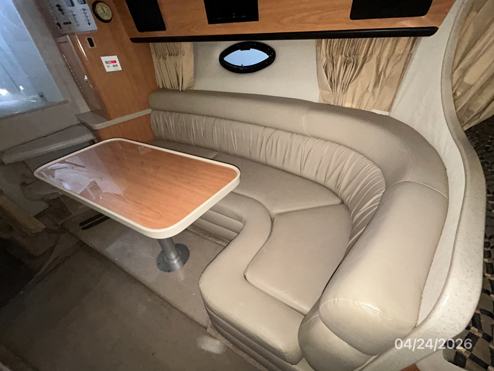 32' Regal salon port seating2