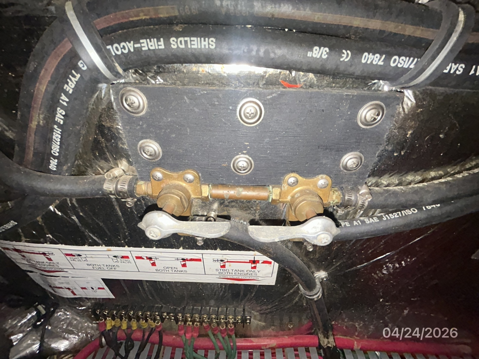 32' Regal fuel manifold