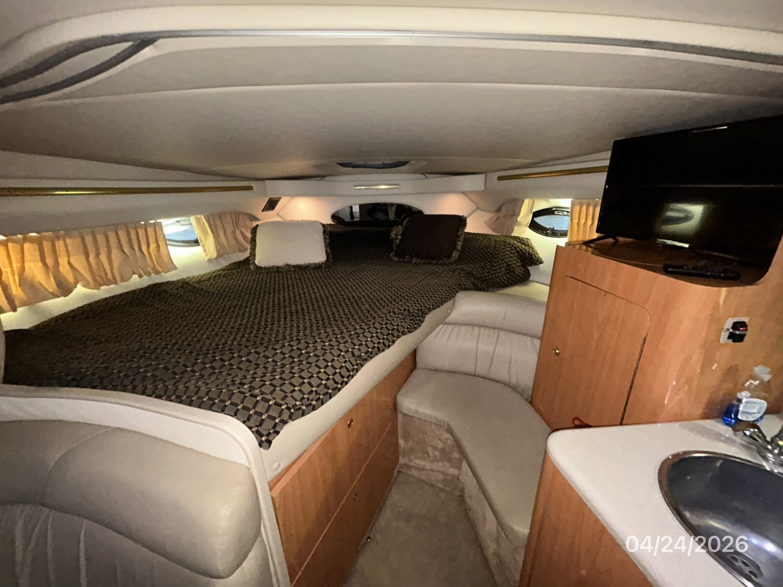 32' Regal forward stateroom