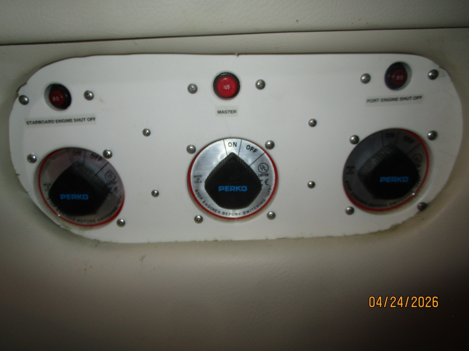 32' Regal battery switches