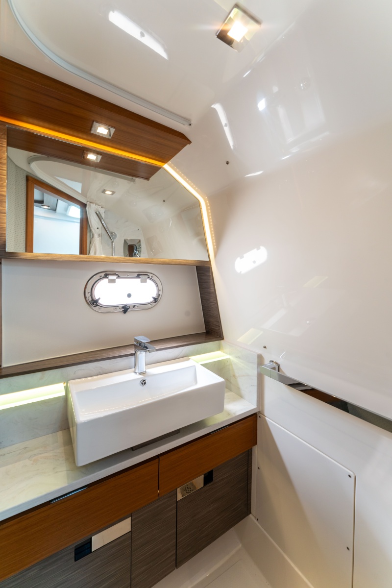 2020 Tiara Yachts 38 LS