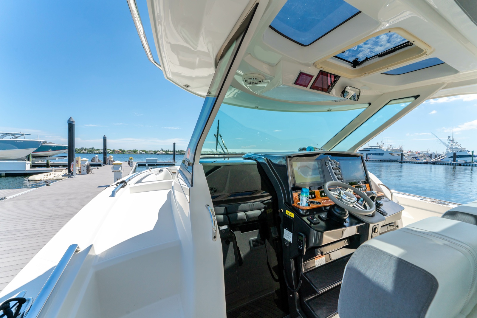2020 Tiara Yachts 38 LS