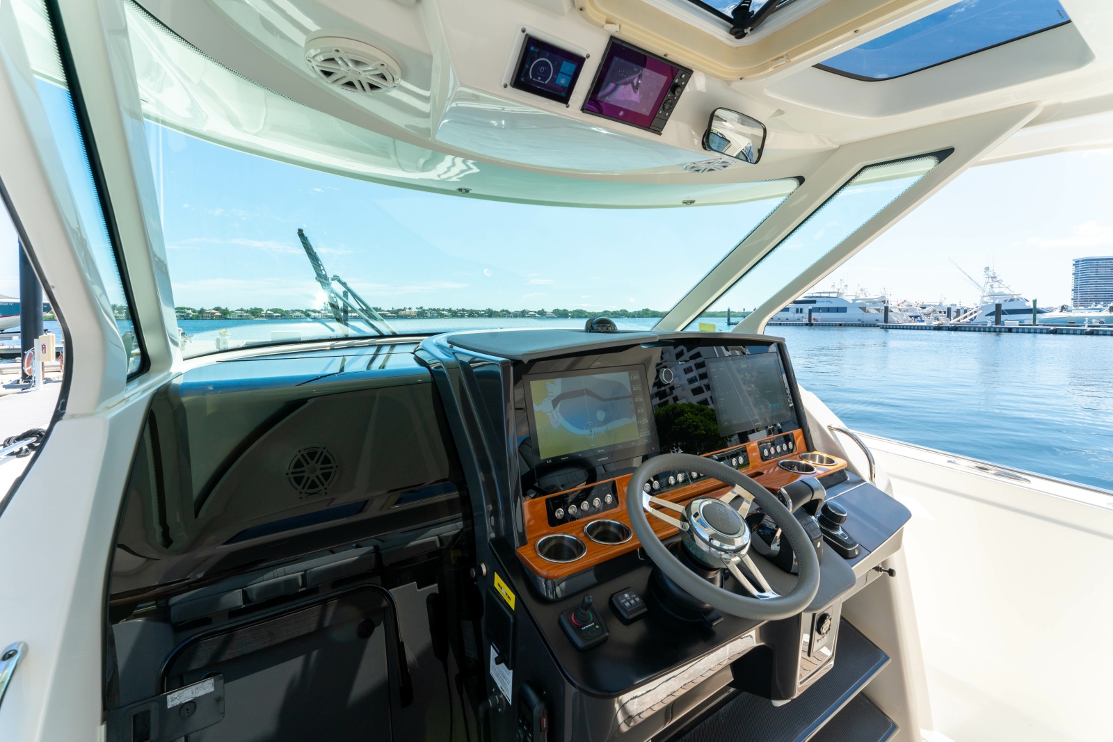 2020 Tiara Yachts 38 LS